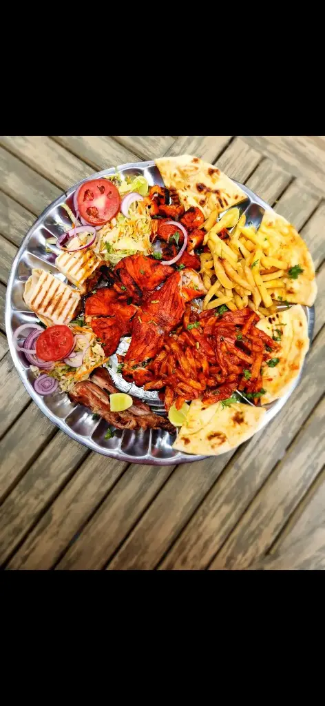 Mixed Platter Chooz chicken (full spring Chicken),Lemon Tikka/Chicken Tikka Beef,Mshikaki,Chicken mshikaki,Beef curry/Chicken curry,Plain rice,Pilau,Side of fries,Chapati,Salad