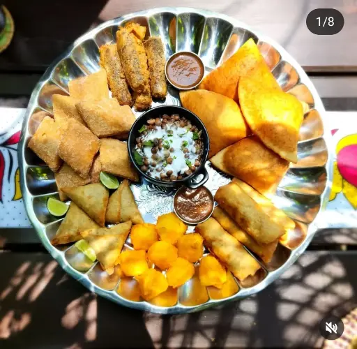 Breakfast Platter (Viazi karai,Samosa,Spring Rolls,Kebabs,Mahamri,Kaimati)